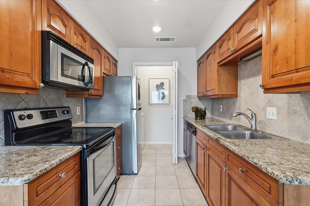 Cedar Creek Twnhms - Residential