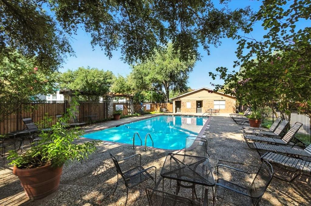 Cedar Creek Twnhms - Residential