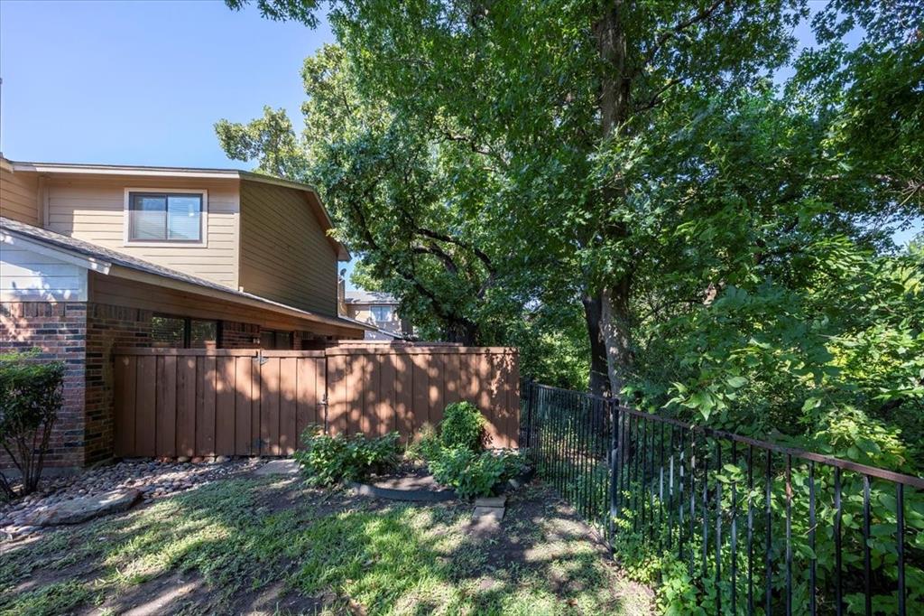 Cedar Creek Twnhms - Residential