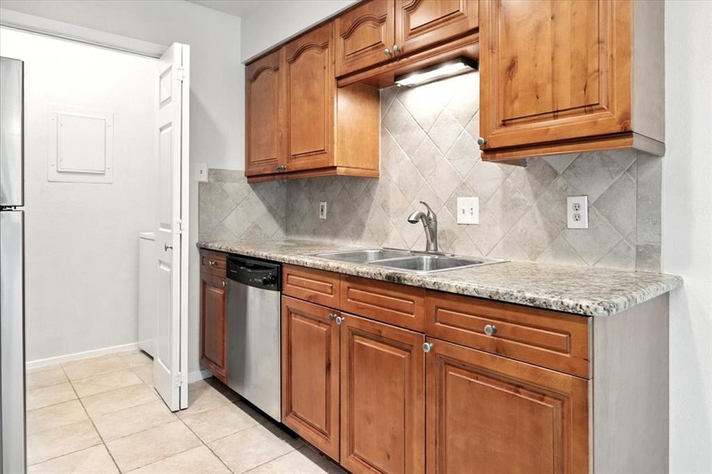 Cedar Creek Twnhms - Residential