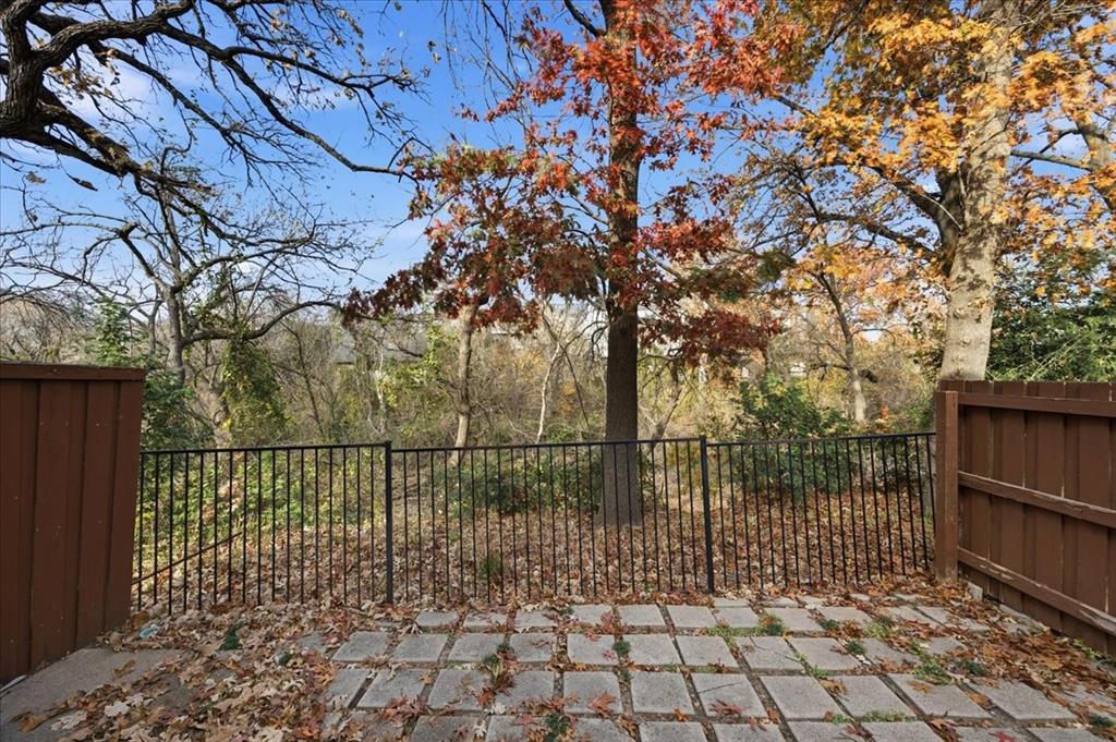 Cedar Creek Twnhms - Residential