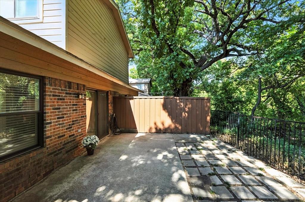 Cedar Creek Twnhms - Residential