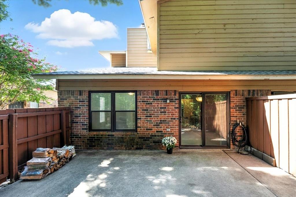 Cedar Creek Twnhms - Residential