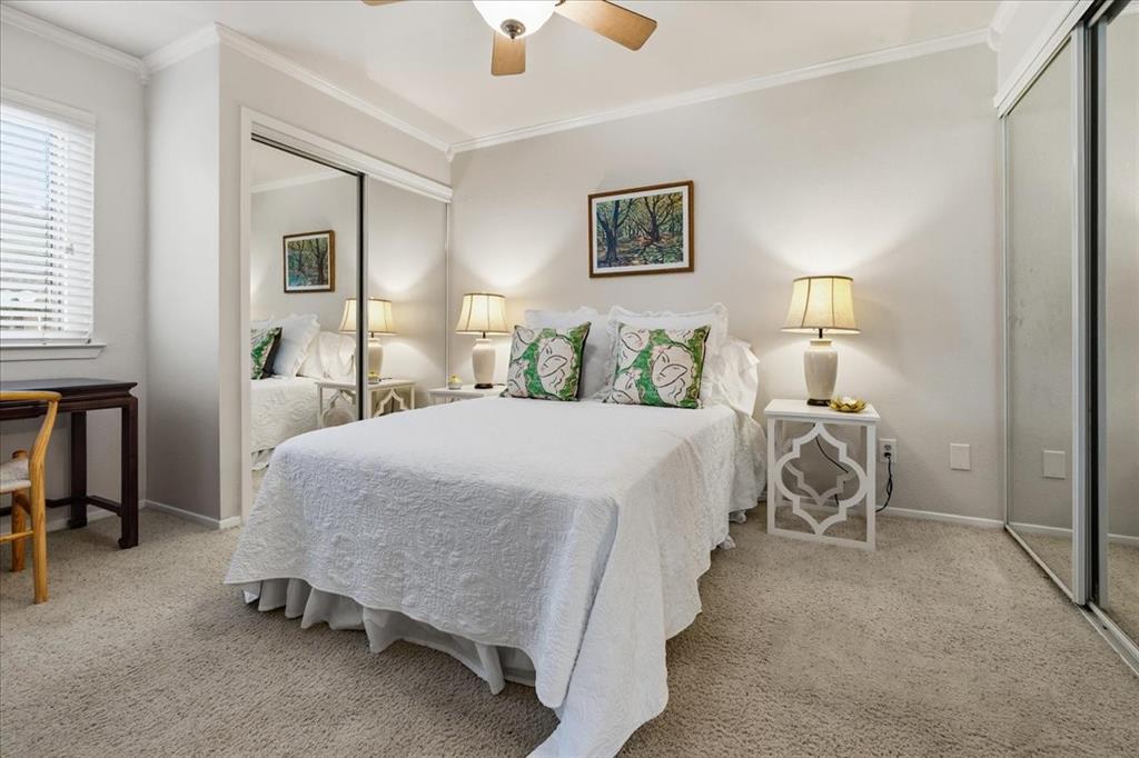 Cedar Creek Twnhms - Residential