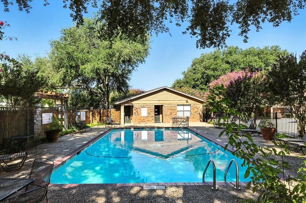 Cedar Creek Twnhms - Residential