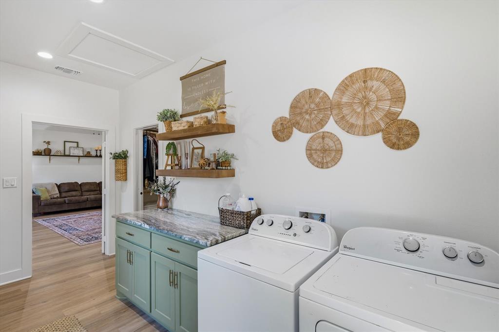 WHITE PINES - Residential