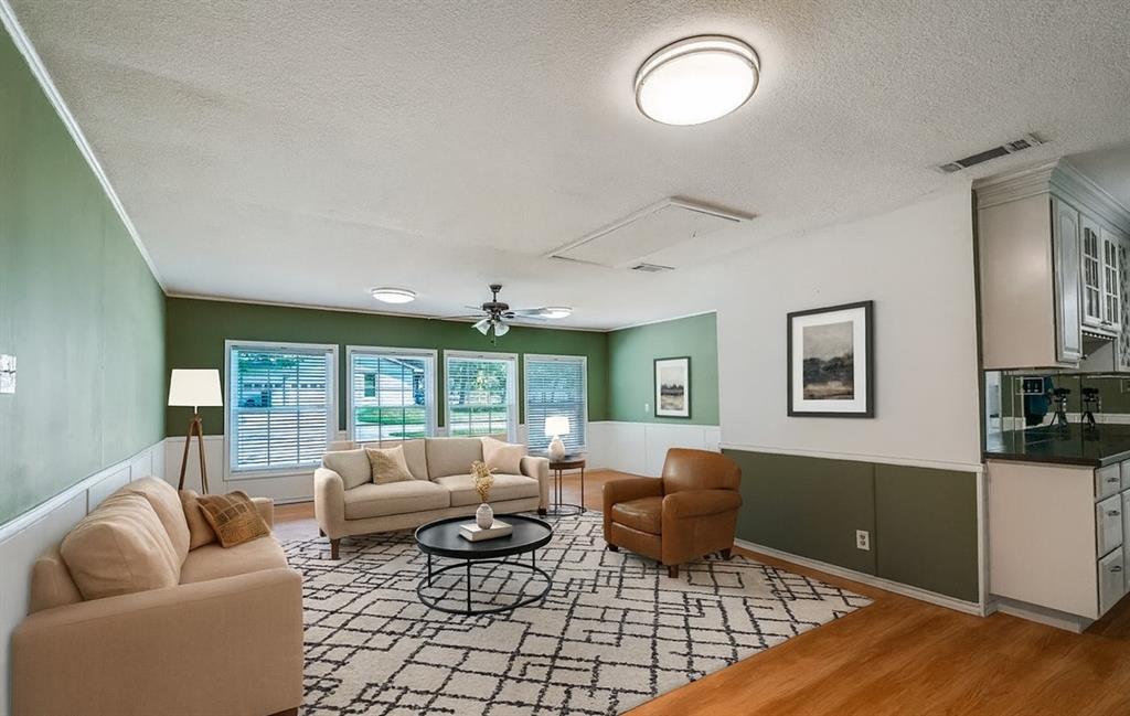 1501 Ridgeview Drive