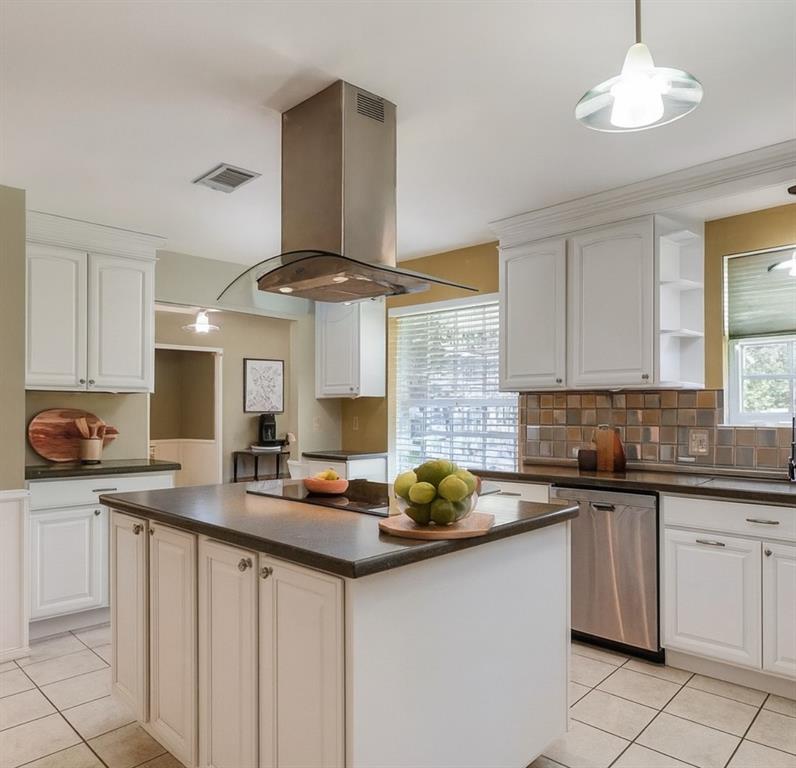 1501 Ridgeview Drive