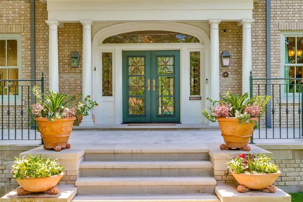 4211 Lakeside Drive
