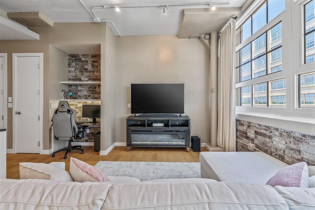 One Montgomery Plaza Residence Condo - Residential