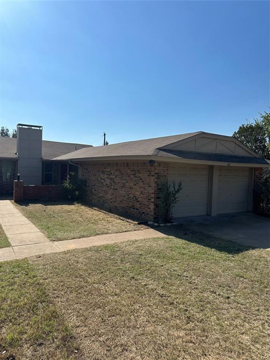 Beautiful updated duplex located in the heart of Granbury. This home has all new flooring. Located in the middle of town, but has a country feel. Close to schools, shopping, lake, city beach, boat docks, parks, golf courses and the historic Granbury square. It's on over half an acre with a huge backyard. The garage has plenty of room for 2 vehicles and ample storage space. The spacious living room has a wood burning fireplace. The master bathroom has a gorgeous new tile shower. This home and location couldn't be more perfect. Make this awesome property your new home.