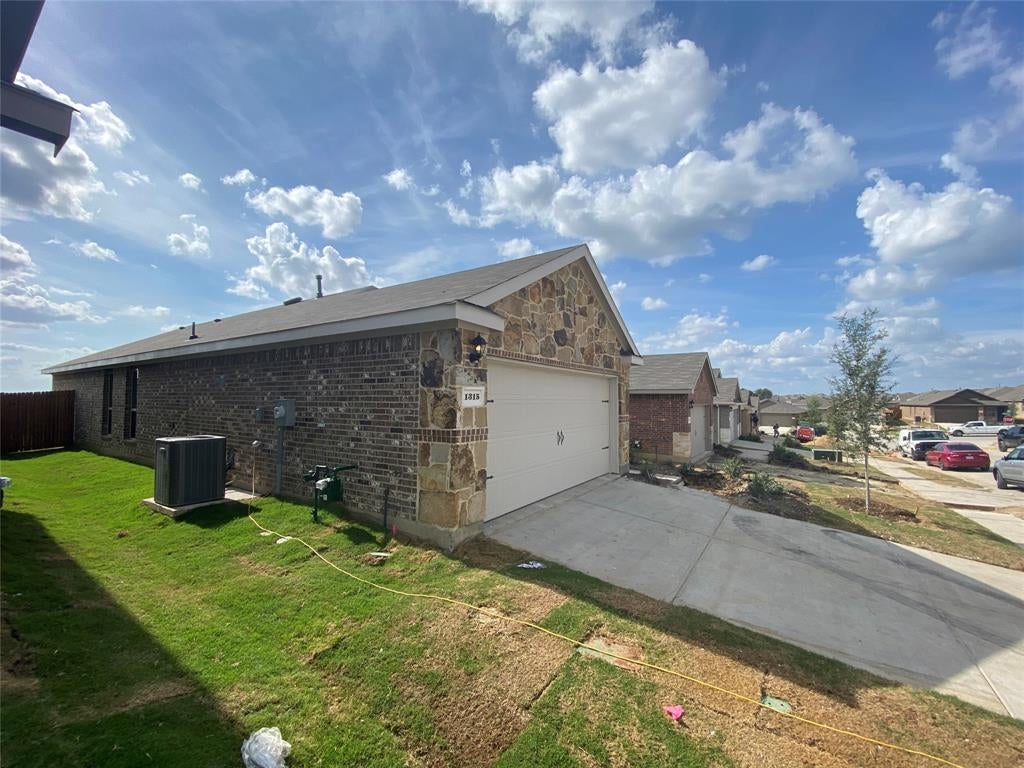 1315 DRAPER Lane