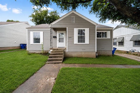 Photo of 3324 W Clarendon Drive, Dallas, TX 75211 (MLS # 21372668)