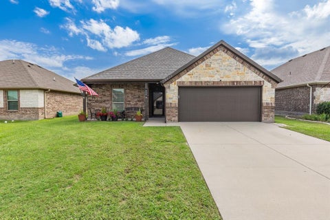 Photo of 8822 Kiowa Drive, Greenville, TX 75402 (MLS # 21317495)