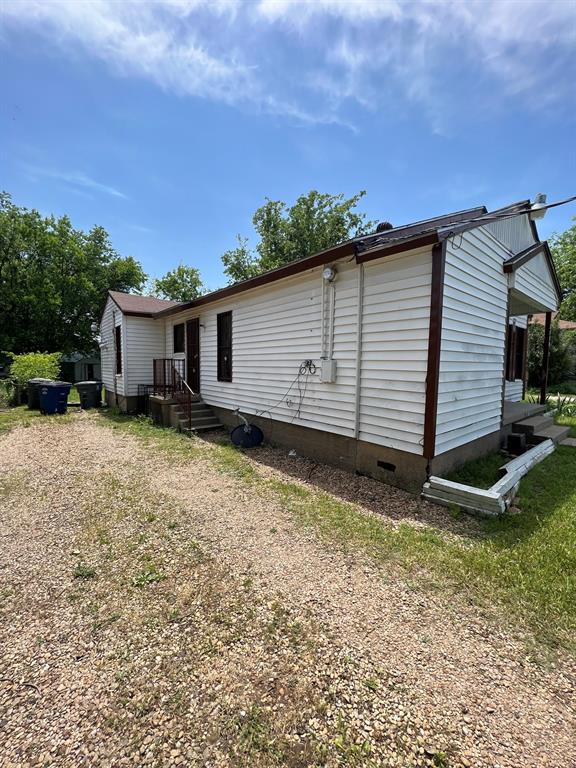Photo 3 of 17 of 2128 Stovall Drive house