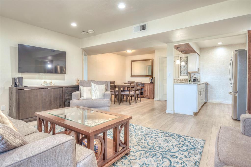 Cambridge Condos Ph 01 03 - Residential