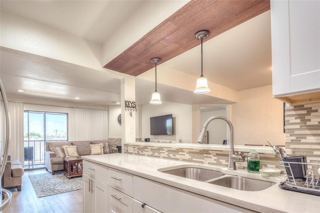 Cambridge Condos Ph 01 03 - Residential