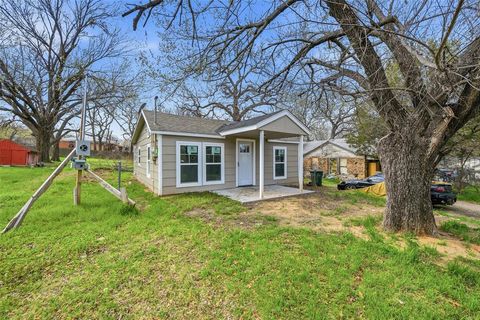 Photo of 613 Bryan Street, Weatherford, TX 76086 (MLS # 21189811)