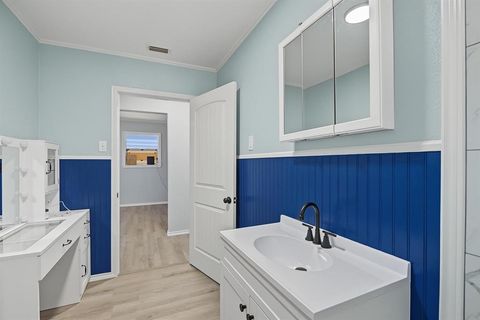 Tiny photo for 611 N Richard Avenue, Rotan, TX 79546 (MLS # 21341283)