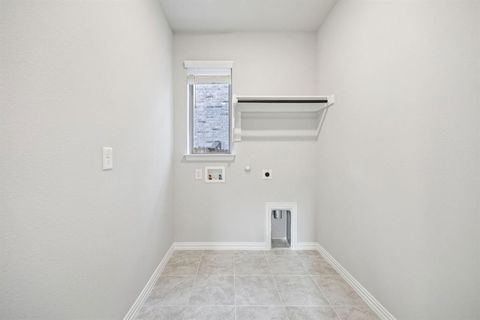 Tiny photo for 4005 Allred Drive, Heartland, TX 75114 (MLS # 21198294)