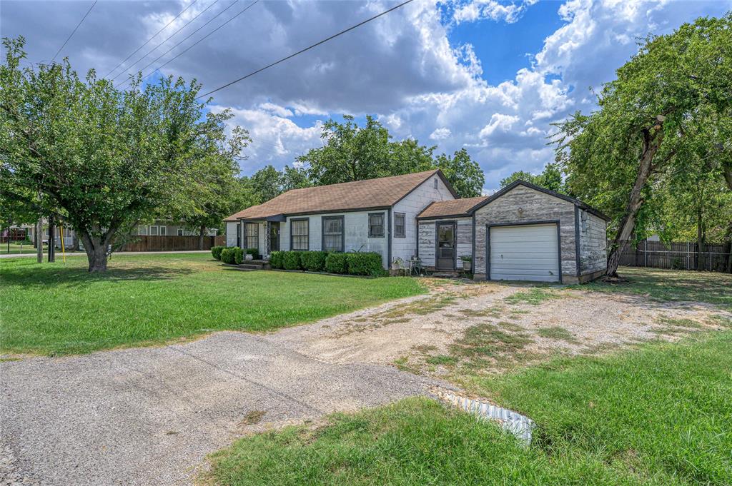 602 W Pecan Street
