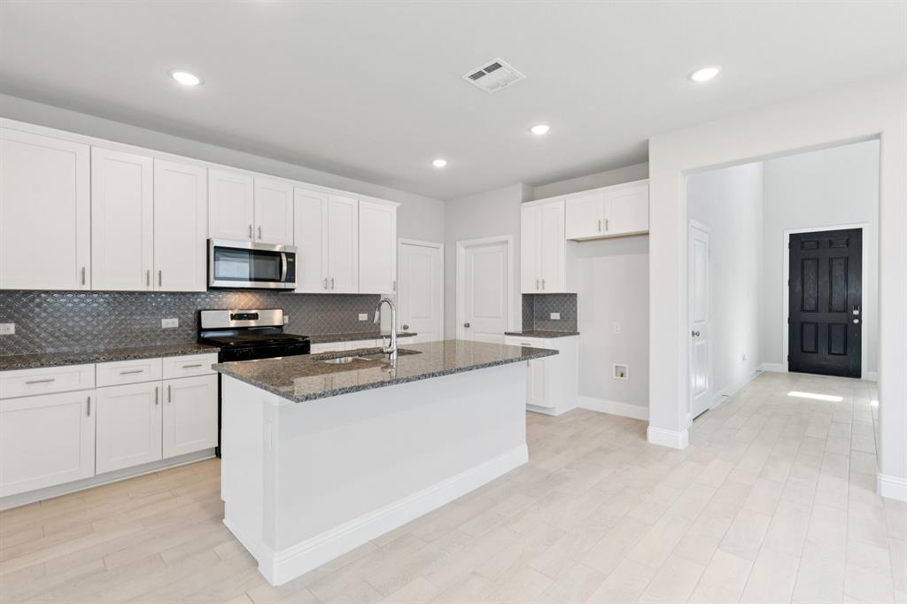 725 Rusty Spurs Place