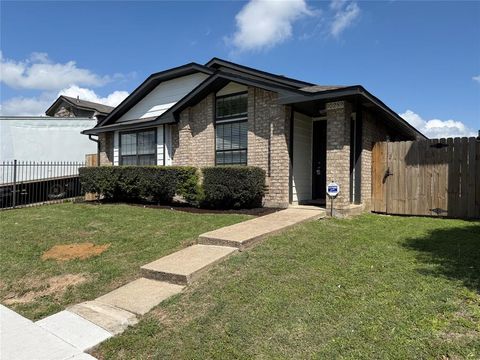 Photo of 10259 Sand Springs Avenue, Dallas, TX 75227 (MLS # 21239387)