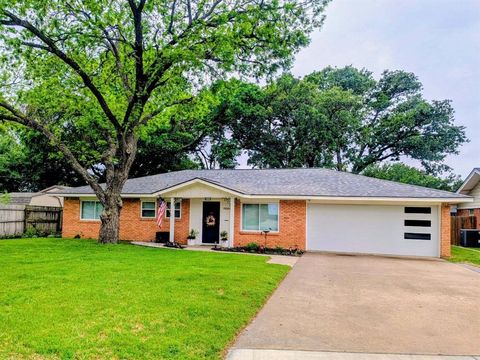 Photo of 1229 Brookside Drive, Hurst, TX 76053 (MLS # 21242234)