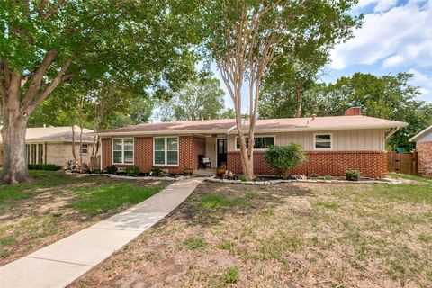Photo of 1608 Aldridge Drive, Plano, TX 75075 (MLS # 21311184)