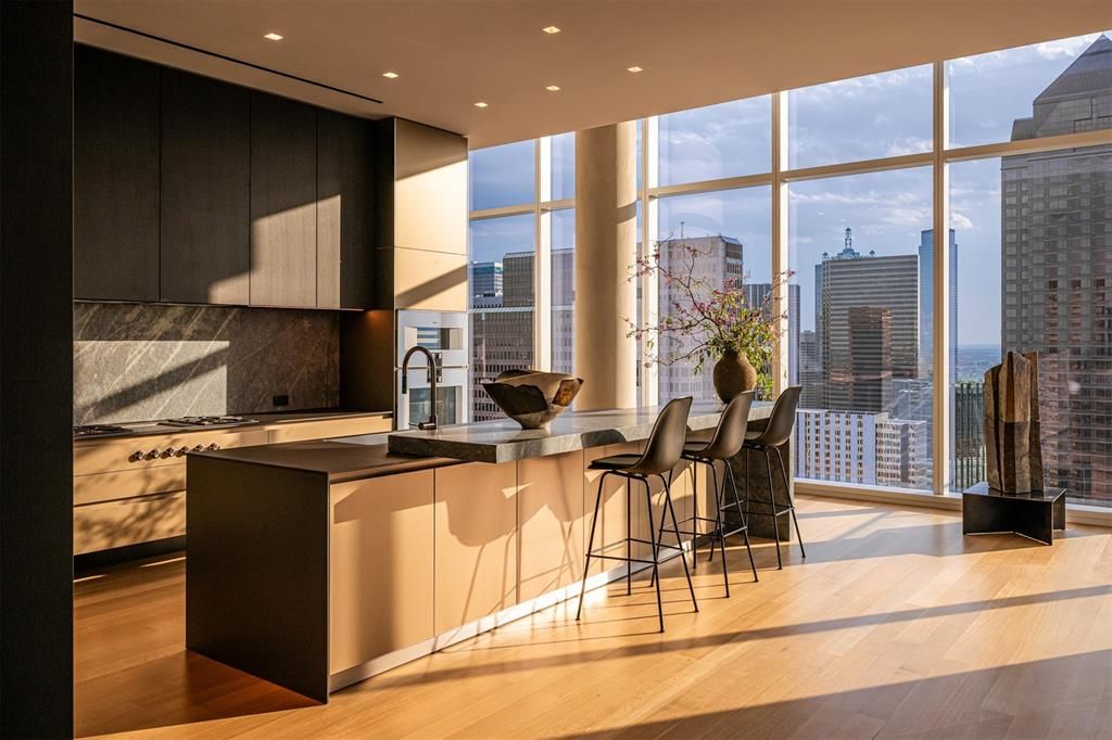 Photo for 1747 Leonard Street #2601, Dallas, TX 75201 (MLS # 20888458)