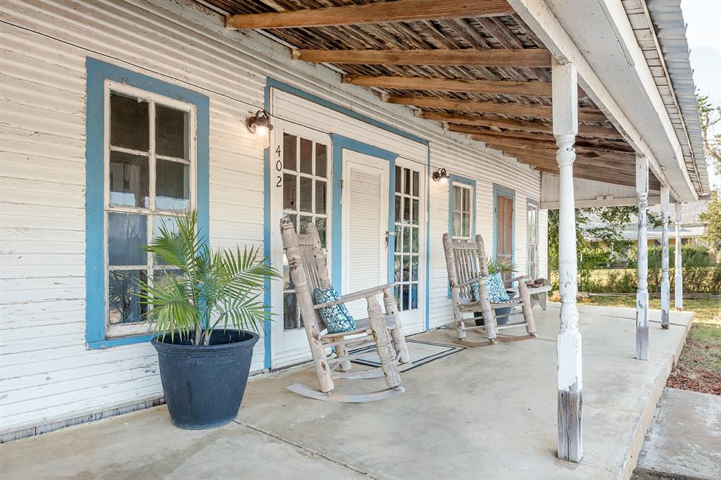 402 N Live Oak Street