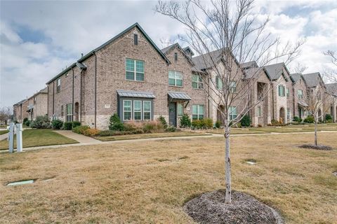 Photo of 2732 Vista Park Lane, Lewisville, TX 75067 (MLS # 21207723)