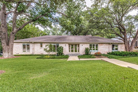 Photo of 7260 Kenny Lane, Dallas, TX 75230 (MLS # 21312702)