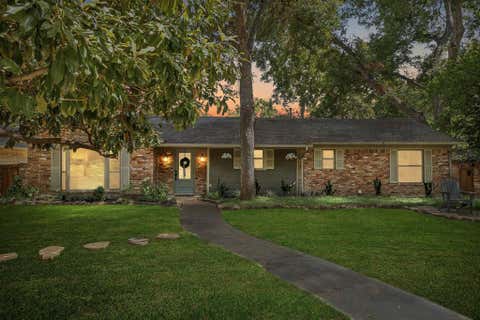 Photo of 9812 Ravensway Drive, Dallas, TX 75238 (MLS # 21352637)