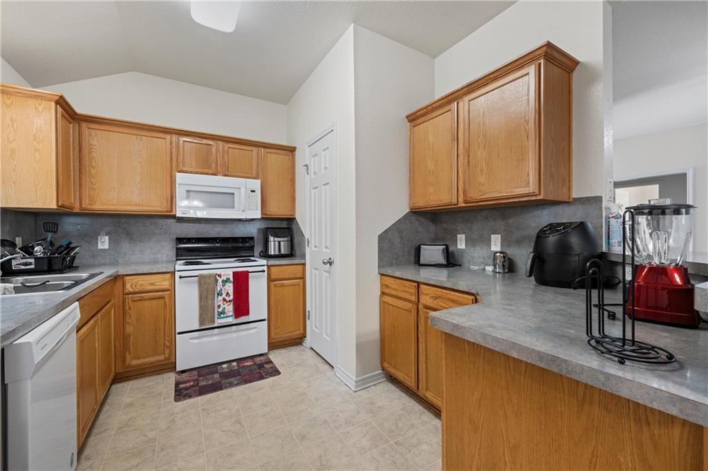 860 N Lacy Drive 5-6