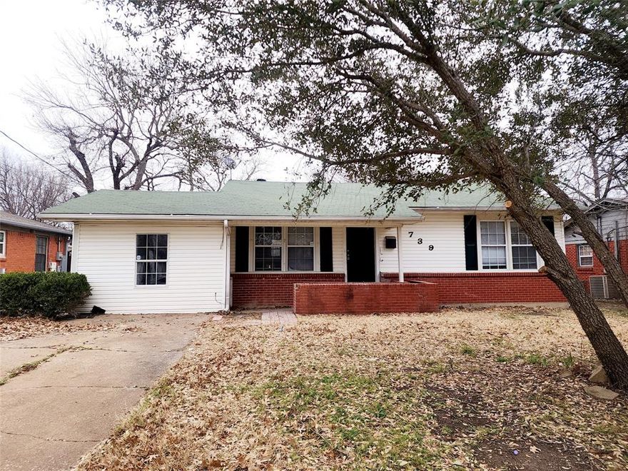 Recent updates 3 Bedroom, 2 Bath, Living room and breakfast area house, Located on a large lot with a big yard. Has a large master bedroom, a common bath a standing shower, and a tub as well. The master bath was recently added and finished.