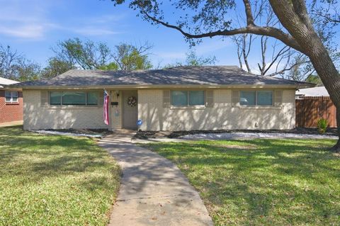 Photo of 3608 Northcut Drive, North Richland Hills, TX 76117 (MLS # 21219237)