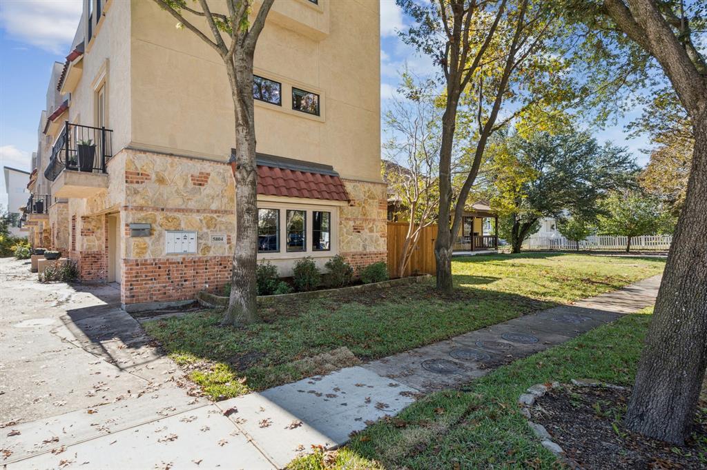 Ross Avenue Heights - Residential