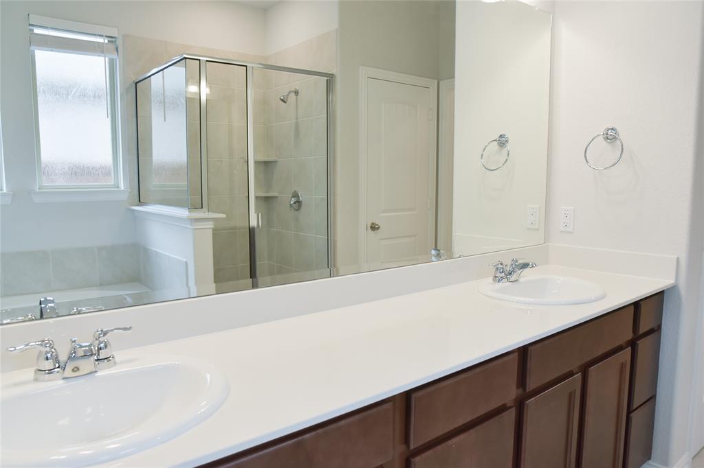 Valencia On The Lake - Residential