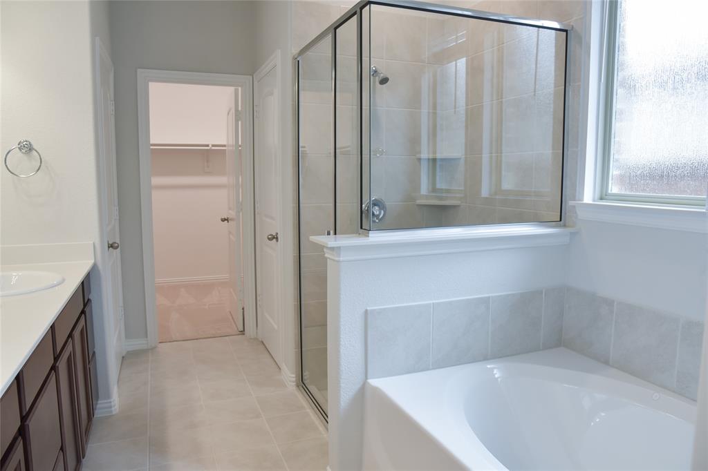 Valencia On The Lake - Residential