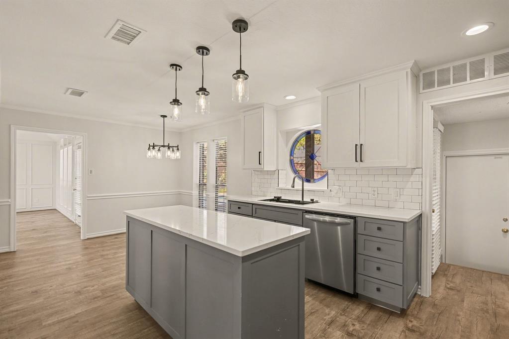 2428 Stonegate Drive N