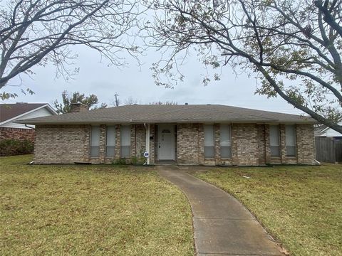 Photo of 876 Dogwood Trail, Lancaster, TX 75146 (MLS # 21141336)