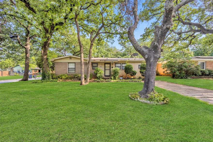 PRICE IMPROVEMENT!!  BRING ALL OFFERS - Charming 3-Bedroom Corner Home with Quick Access to Loop 820!
Discover comfort and convenience in this beautifully maintained 3-bedroom, 1.5-bath corner lot home. Fresh paint and new carpet make it truly move-in ready! The spacious living area offers plenty of room to relax or entertain, while a separate storage space adds valuable functionality. Enjoy added security with a private electric gate and benefit from the easy access to Loop 820, putting you just 15 minutes from the Arlington Entertainment District. Located near shopping, dining, and more—this delightful home combines charm, space, and location!