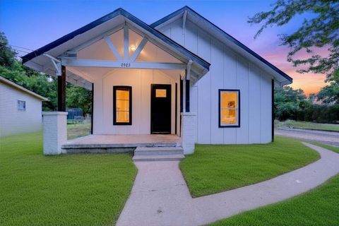 Photo of 2923 Walnut Street, Greenville, TX 75401 (MLS # 21300531)
