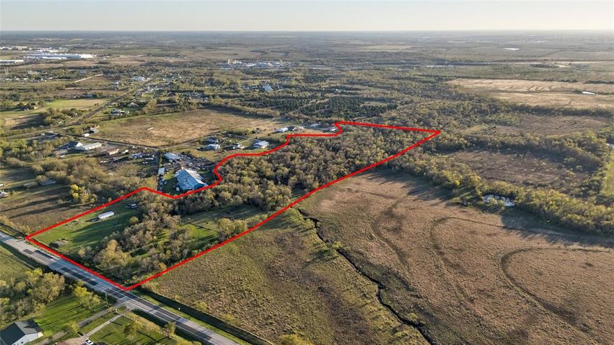 17 Acres of undeveloped land ready for you to do what you would like. Outside of city limits. Kaufman County ETJ. Located in a Zone A flood zone.