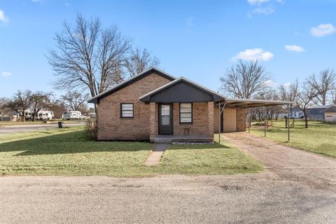 201 W Belknap Street Seymour TX 76380