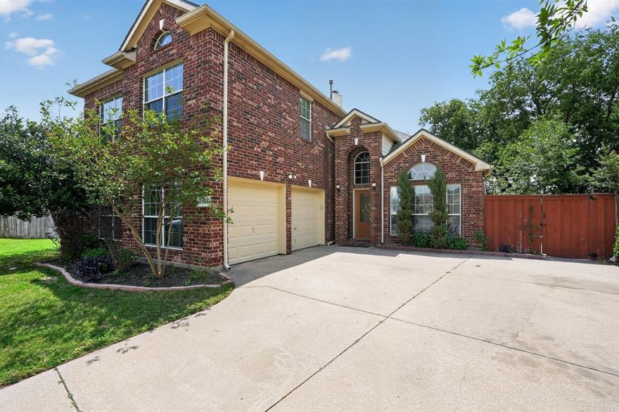 Welcome to your dream home in Fort Worth, Texas! This stunning 5-bedroom, 2-bathroom residence is perfect entertaining, boasting a vibrant lifestyle and modern amenities. With five generously sized bedrooms, there's plenty of room for everyone. The open floor plan creates a seamless flow between the living and dining areas, ideal for gatherings. Step outside to your private oasis, complete with a sparkling pool that's perfect for those warm Texas days. The backyard is beautifully landscaped, offering plenty of space for relaxation or outdoor activities. This home has been meticulously maintained and is ready for you to move in. Fresh paint and modern finishes throughout ensure a stylish and welcoming atmosphere. Situated in a desirable Fort Worth neighborhood, you'll enjoy easy access to local amenities, parks, and schools.