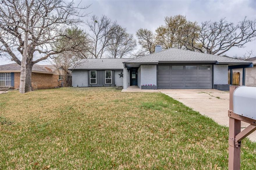 Beautifully renovated 4-bedroom home in West Arlington with a modern, functional layout. Enjoy quartz countertops, 2025 stainless steel appliances, and rich wood flooring throughout. The living area features an accented fireplace and great natural light.
Spa-style bathrooms include a freestanding tub, accent tile, and a large framed-glass shower. Smart thermostats, updated HVAC units, and ceiling fans in every room add comfort and efficiency.
Private backyard with board-on-board fencing and a storage shed. No HOA. Close to parks, playgrounds, tennis courts, walking trails, and a softball field. Minutes from Arlington ISD schools, Globe Life Park, AT&T Stadium, shopping and major highways.
Move-in ready—perfect for families and first-time buyers.