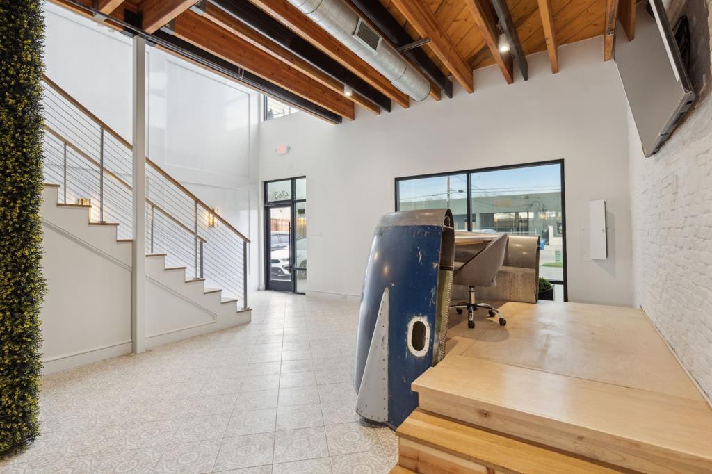 HAMPTON & INDUSTRIAL - Commercial Sale