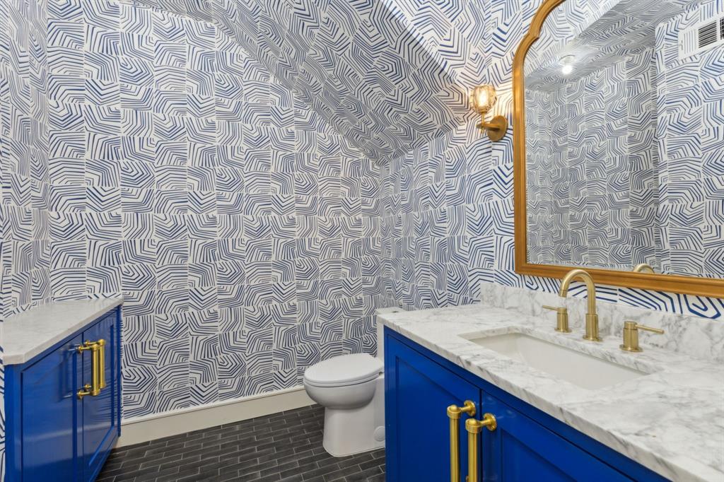 HAMPTON & INDUSTRIAL - Commercial Sale